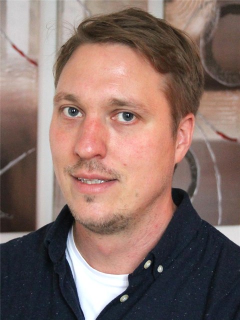 Porträtfoto Dennis Plöger