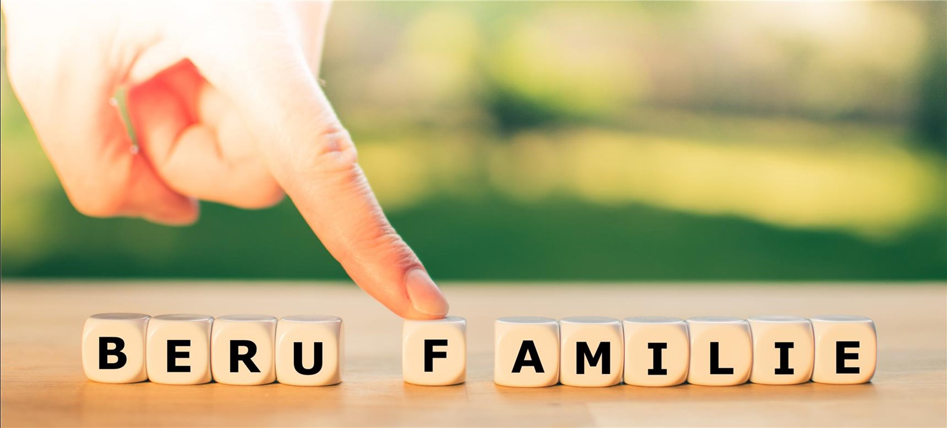 Text Beruf und Familie auf Würfeln