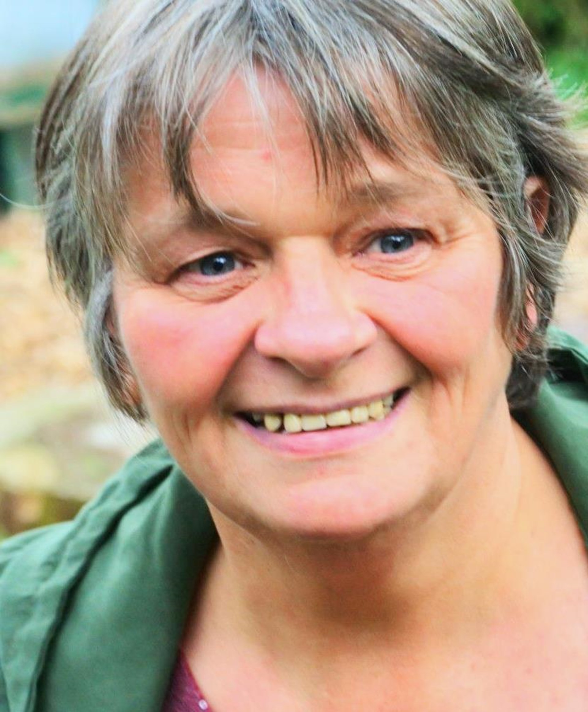 Porträtfoto Karin Hewing